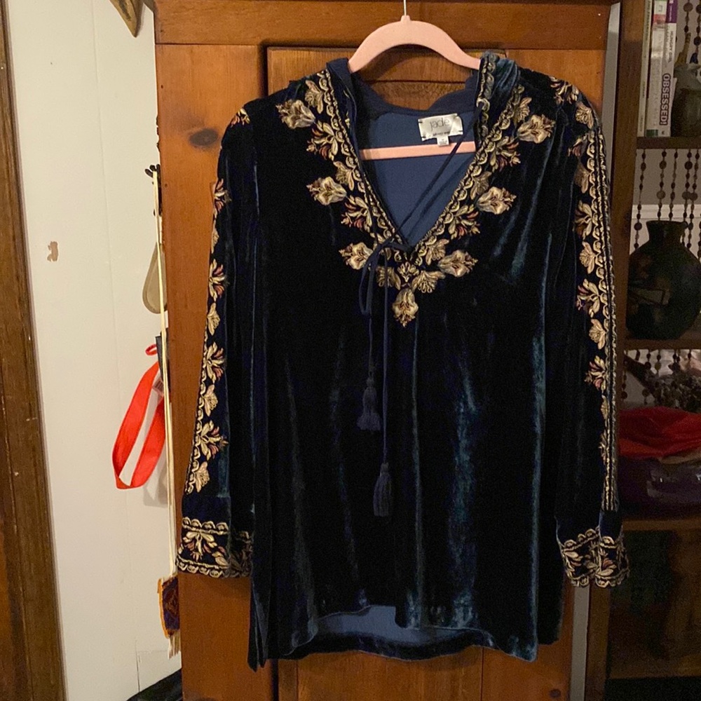 Johnny Was jade dark blue velvet hooded top.